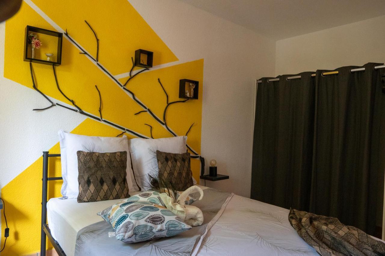 L'Ile Au Paon - Appartement T2 Avec Piscine Et Parking Les Abymes Dış mekan fotoğraf