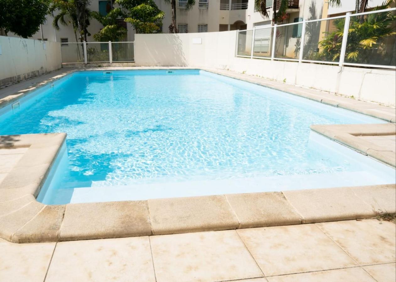 L'Ile Au Paon - Appartement T2 Avec Piscine Et Parking Les Abymes Dış mekan fotoğraf